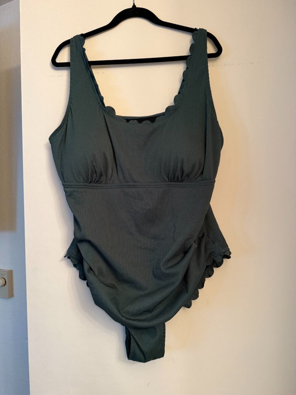 NWT Attraco Plus Size 3X Ribbed Scalloped One Piece Swimsuit Dark Green